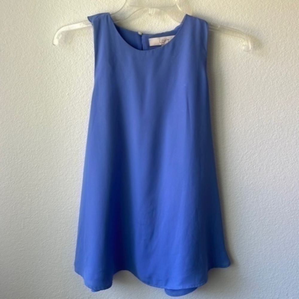 LOFT top perwinkle blue sleeveless ruffle back size Small Petite